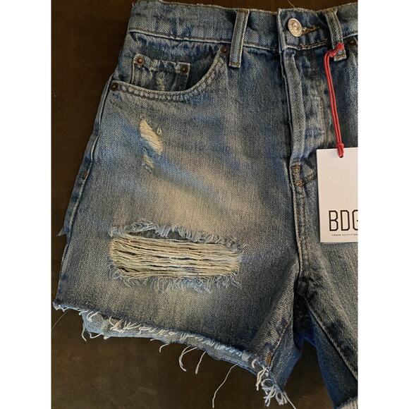NWT Urban Outfitters BDG Pax Sz 26 distressed denim shorts - Picture 4 of 8